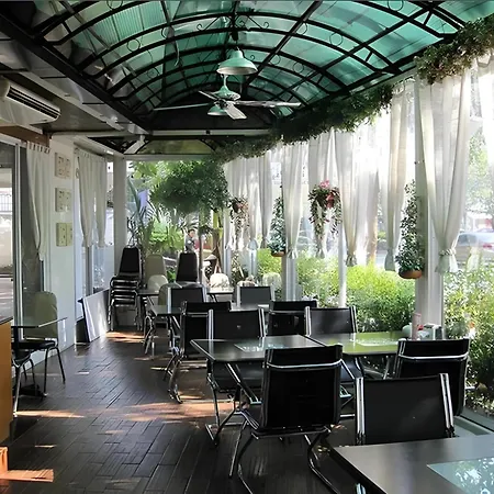 Collection O Howard Square Boutique Hotel-2